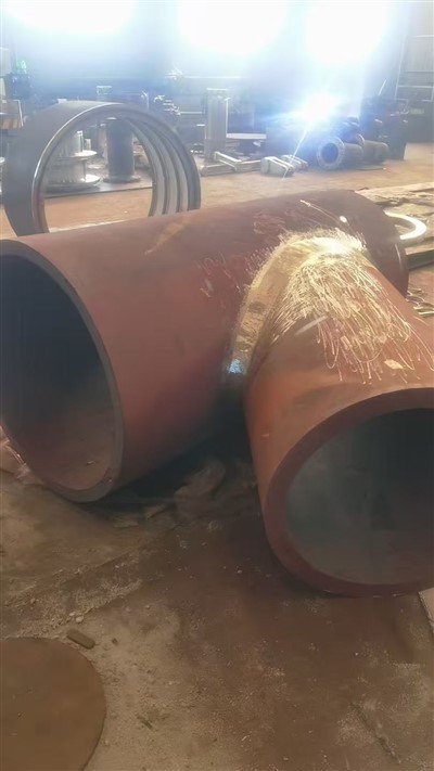 711×610×52 þykkt-Veggjað kolefnisstál soðið Y-Teigur